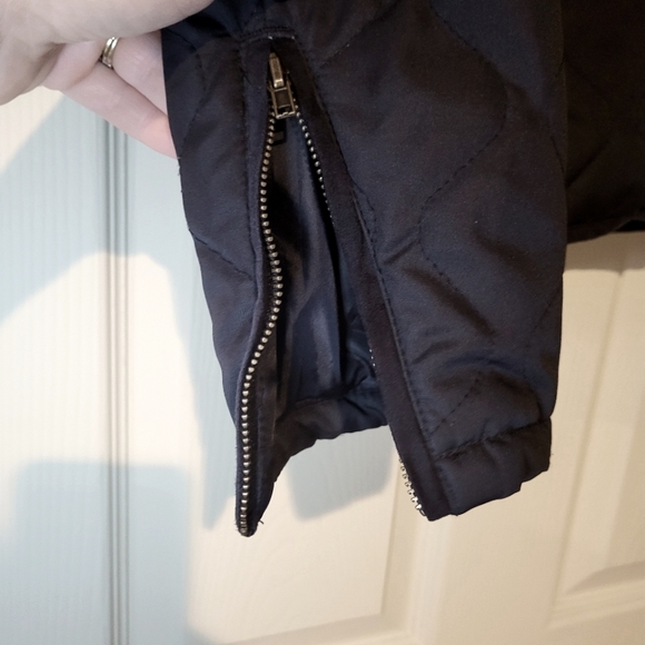 LOGG - Picture 4 of 8